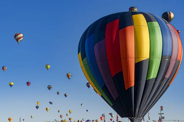 Albuquerque Zjednoczone Państwa Paź 2019 Balon Wzbija Się Niebo Wypełnione — Zdjęcie stockowe