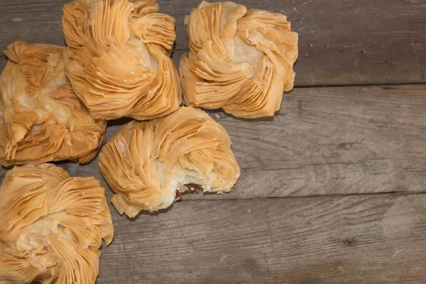 Vista Aérea Las Magdalenas Fritas Batata Membrillo Sobre Fondo Rústico —  Fotos de Stock