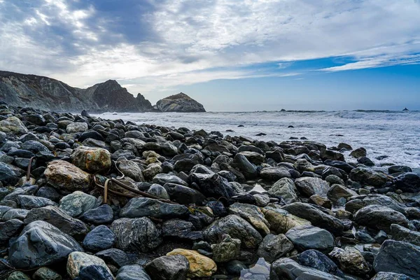 Imagen Muestra Una Playa Costa California Que Está Cubierta Rocas — Foto de Stock