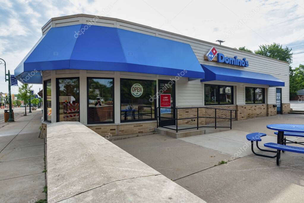 GRAND LEDGE, UNITED STATES - Jun 21, 2020: GRAND LEDGE, MI  June 21: Exterior view of the Dominos Pizza in Grand Ledge, MI on June 21, 2020
