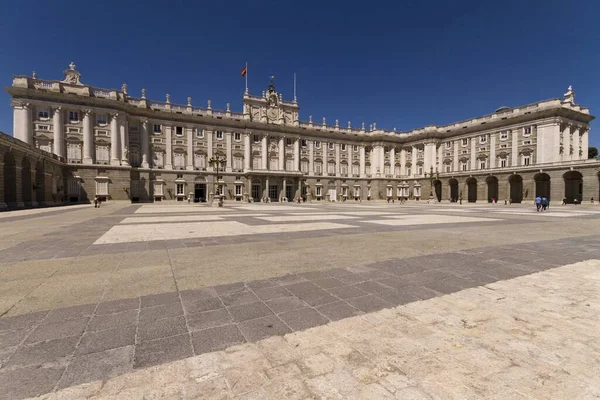 Fasada Pałacu Królewskiego Madrycie Hiszpanii Pusty Plac Przed — Zdjęcie stockowe