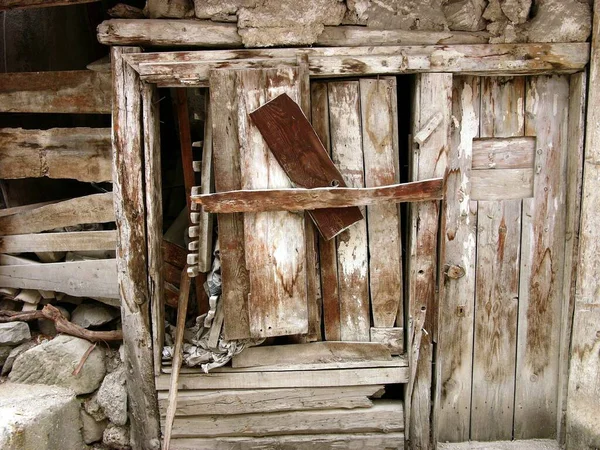 Uma Velha Cabana Madeira Abandonada Conceito Misterioso Assustador — Fotografia de Stock