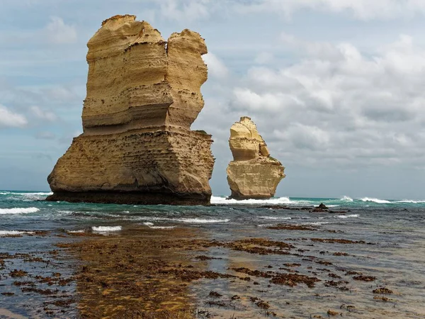Beau Plan Piliers Calcaire Entourés Eaux Océaniques Victoria Australie — Photo