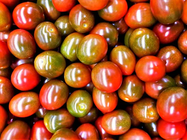 Eine Nahaufnahme Von Kumato Tomaten Auf Dem Markt — Stockfoto