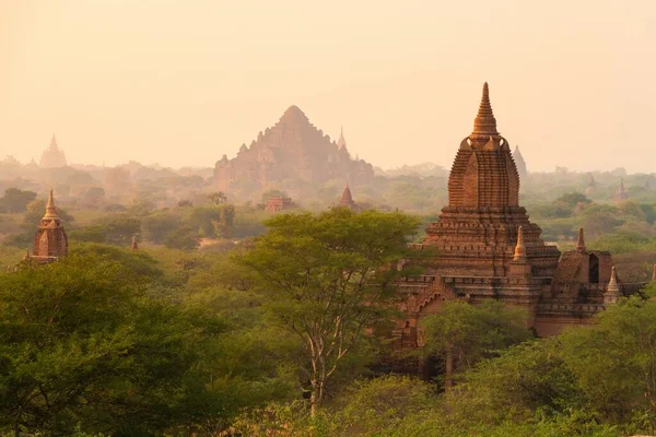 Plano Panorámico Los Antiguos Templos Bagan Ubicados Myanmar Durante Amanecer — Foto de Stock