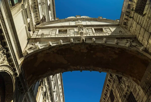 Під Сонячним Світлом Блакитним Небом Венеції Італія Відкривається Вид Міст — стокове фото