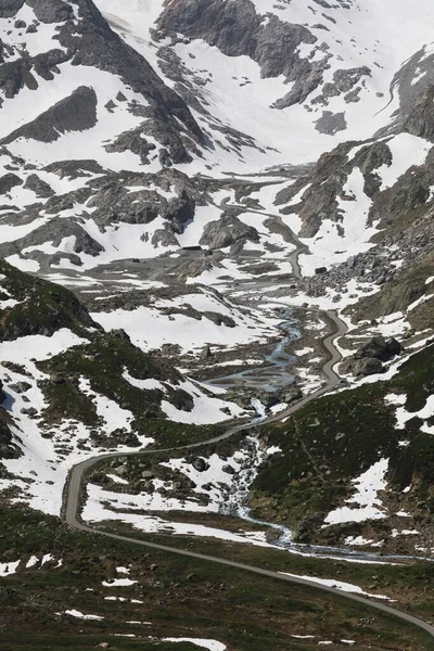 Vertikal Bild Utsikten Över Susten Pass Ligger Schweiz Vintern Dagsljus — Stockfoto