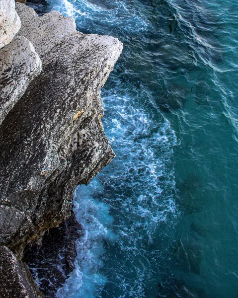 Захватывающий Вид Красивый Морской Пейзаж Скалы Днем — стоковое фото