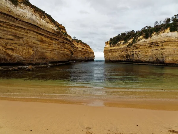 Acantilados Escarpados Loch Ard Gorge Con Playa Arena Dorada Great —  Fotos de Stock