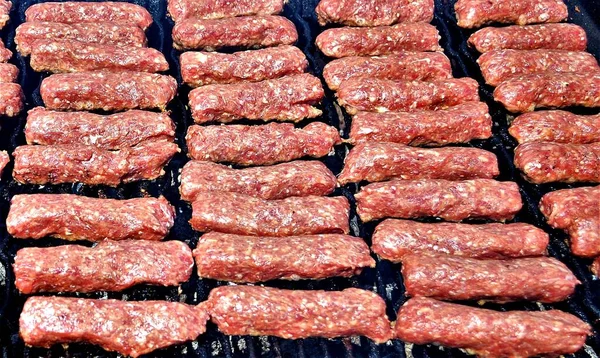Primer Plano Rollos Carne Asada Comida Tradicional Rumana Dispuesta Una —  Fotos de Stock