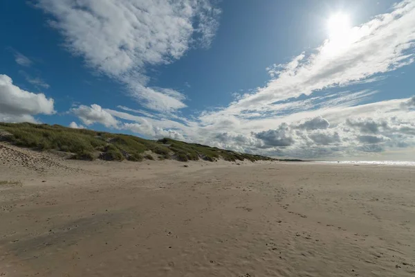 Beautiful Shot Hill Seashore Cloudy Day Background — Stock Photo, Image