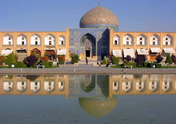 Isfahan Iran Października 2007 Meczet Masjid Shaykh Lotfallah Obok Jeziora — Zdjęcie stockowe