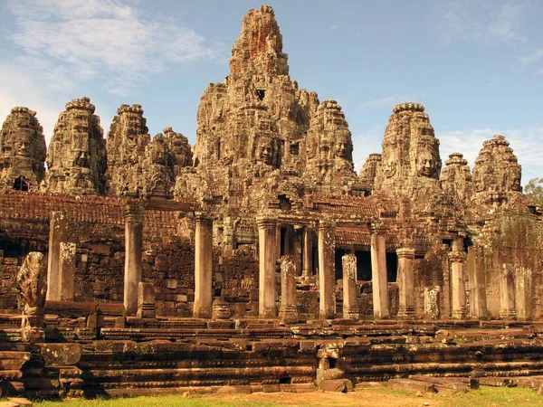 Krásný Záběr Buddhistického Bajonského Chrámu Angkor Thom Kambodži — Stock fotografie
