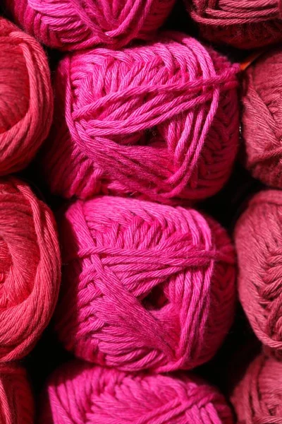 鮮やかなピンクの糸のクローズアップ 背景に最適です — ストック写真