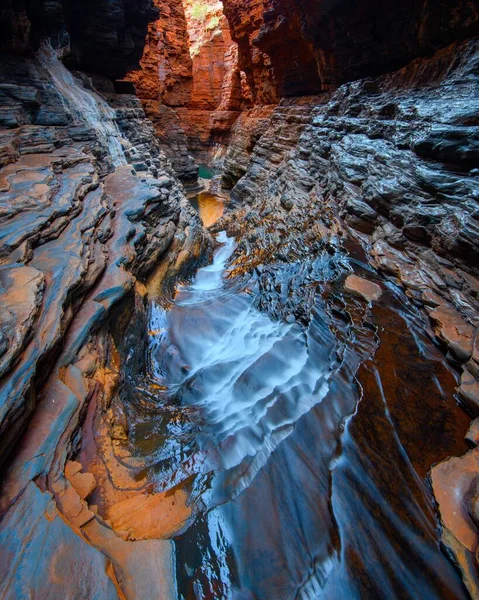 Vertikální Záběr Krásné Karijini Národního Parku Soutěsky Pilbra Austrálii — Stock fotografie