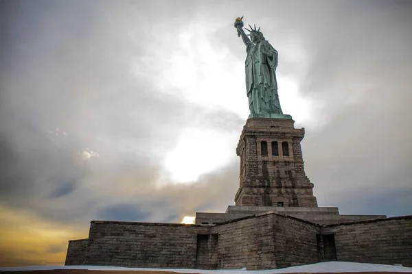 Low Angle Shot Statue Liberty National Monument — Stock Photo, Image