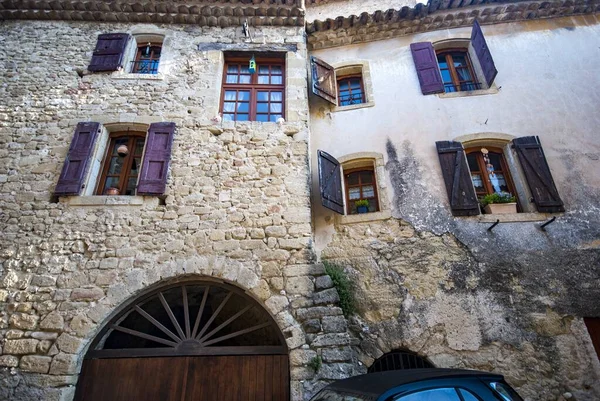 Nízký Úhel Záběru Staré Architektonické Stavby Vesnici Provence — Stock fotografie