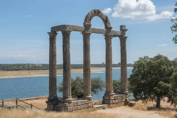 明るい日にスペインのアウグストブリガにあるローマ遺跡の美しい風景 — ストック写真