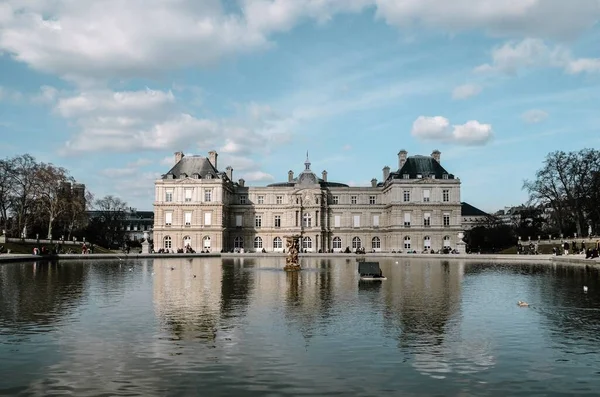 フランス 2020年7月21日 フランス パリのSenatビルの美しい風景写真 — ストック写真