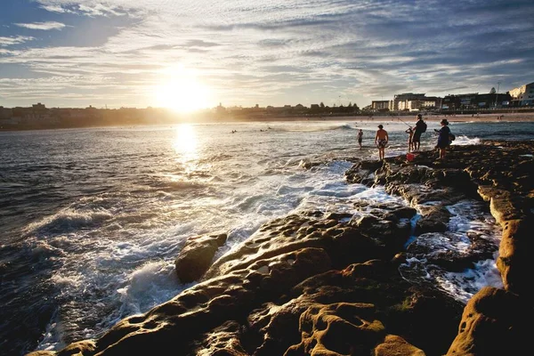 Sydney Australia Mar 2012 People North Bondi Rocks Beautiful Sunlight — Stock Photo, Image