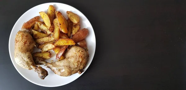 Gebakken Kippenpoot Vlees Met Biefstuk Aardappelen — Stockfoto