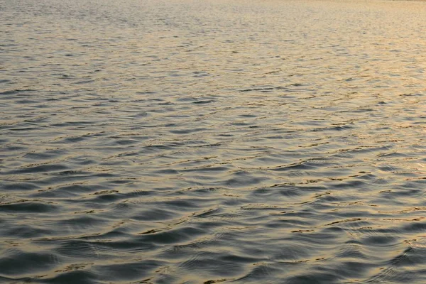 Високий Кутовий Знімок Красивих Хвиль Поверхні Океану — стокове фото