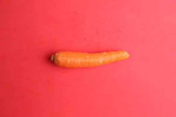 Top View Whole Carrot Lights Red Surface — Stock Photo, Image
