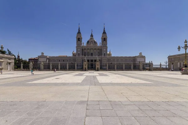 Facade Almudena Cathedral Madrid Spain Empty Square Front — Stock Photo, Image