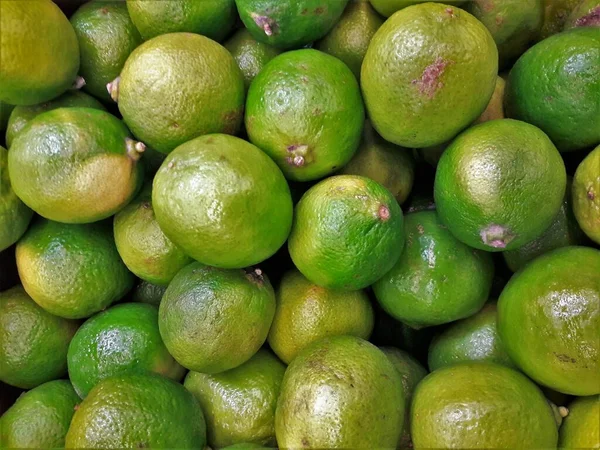 Colpo Testa Molti Lime Verdi Mescolati Tra Loro — Foto Stock