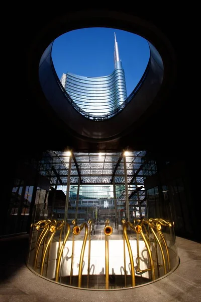Milan Włochy Marca 2014 Widok Wieżowca Wieży Unicredit Wejścia Korytarza — Zdjęcie stockowe