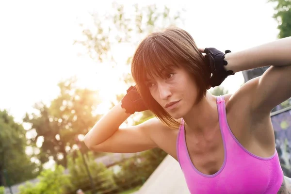 Een Oppervlakkige Focus Shot Van Een Sportieve Vrouw Doet Een — Stockfoto