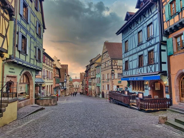 알자스 프랑스의 아름다운 마을인 콜마르에 가옥들 — 스톡 사진
