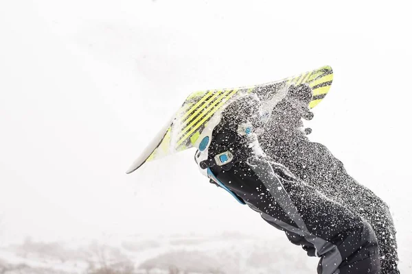 Een Close Opname Van Benen Van Een Snowboarder Glijden Sneeuw — Stockfoto