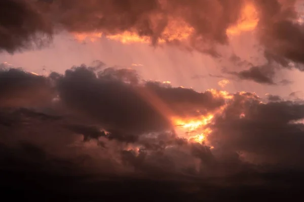 Zachwycające Ujęcie Pięknego Nieba Podczas Zachodu Słońca — Zdjęcie stockowe