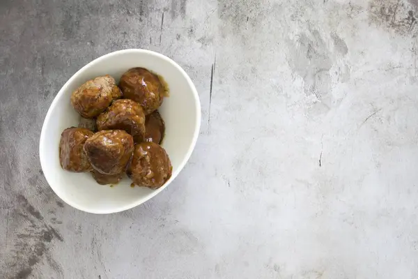 Sudut Pandang Yang Tinggi Dari Bakso Yang Dimasak Dalam Mangkuk — Stok Foto