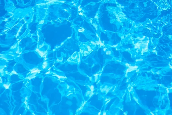 蓝色游泳池清洁水纹路的文摘背景 — 图库照片