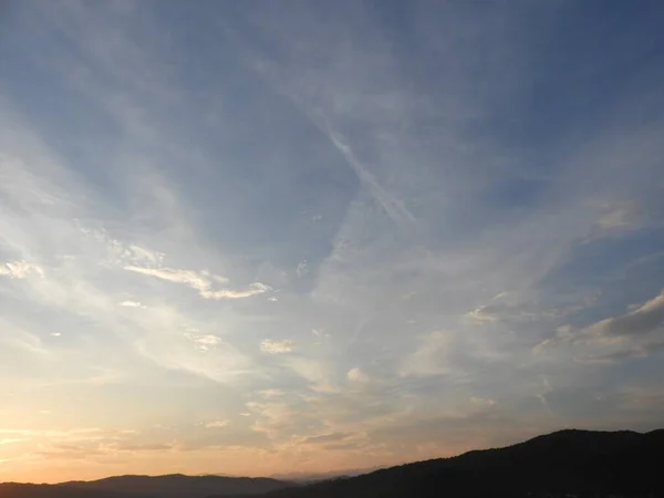 Ένα Όμορφο Πλάνο Ενός Παστέλ Πολύχρωμο Ηλιοβασίλεμα Ουρανό — Φωτογραφία Αρχείου