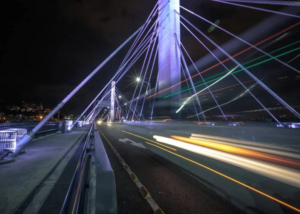 Een Prachtige Nachtelijke Opname Van Een Brug Medellin Colombië — Stockfoto