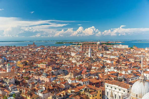 Ein Wunderschönes Stadtbild Von Venedig Umgeben Von Kanälen Sonnenlicht Italien — Stockfoto