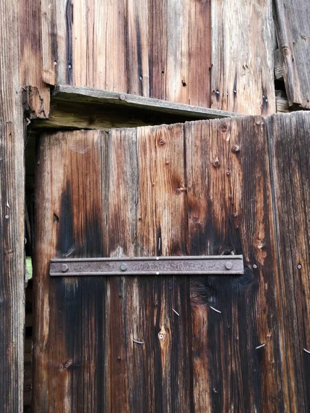 Tür Eines Baufälligen Alten Holzschuppens Der Altstadt Der Türkei — Stockfoto