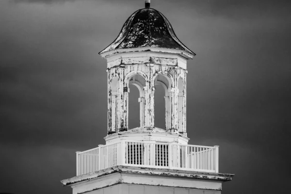 Launige Schwarz Weiß Fotografie Einer Aussichtsplattform Auf Einem Dach — Stockfoto