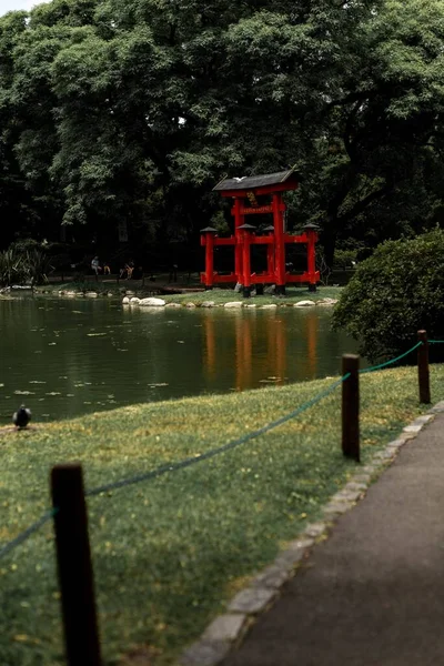 ブルックリン植物園内の日本池の垂直撮影 — ストック写真