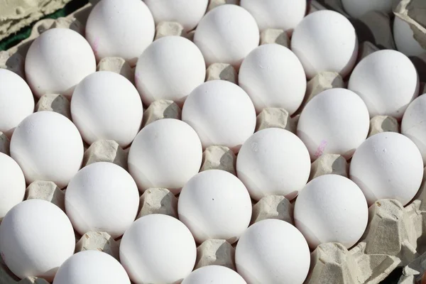 Високий Кут Крупним Планом Постріл Білих Курячих Яєць Коробці — стокове фото