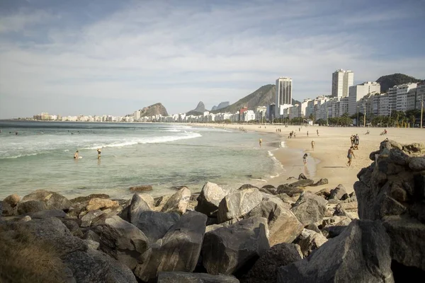 Rio Janeiro Brazil Július 2020 Nagy Szikla Sziklák Előtérben Leme — Stock Fotó