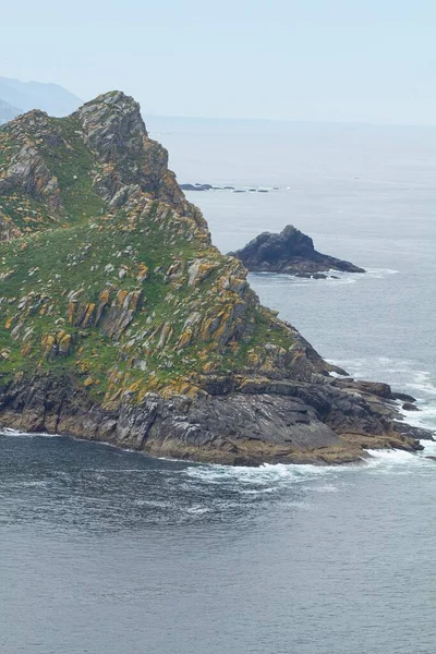 Vertikal Bild Klipporna Cies Island National Park Vigo Spanien Dagtid — Stockfoto