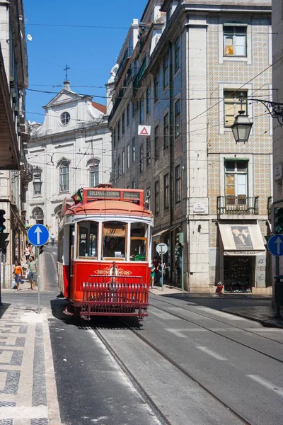 Lisbon Portugal Temmuz 2011 Lizbon Sokaklarında Tramvay Şehirde Geleneksel Ulaşım — Stok fotoğraf