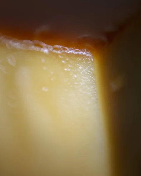 Vertikal Närbild Några Läckra Karamell Pudding — Stockfoto