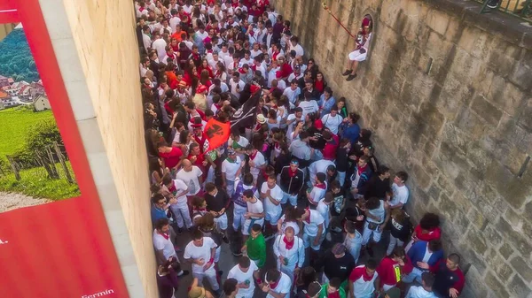 Pamplona Spain Jul 2019 San Fermin 西班牙潘普洛纳的人们在公牛赛跑期间 — 图库照片