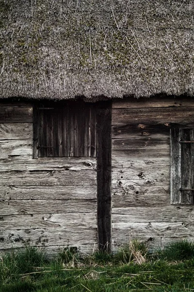 Egy Függőleges Felvétel Egy Fából Készült Falról Vidéken — Stock Fotó