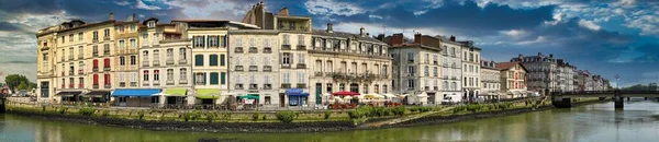 Κτίρια Στην Όμορφη Πόλη Bayonne Στη Γαλλία Ευρώπη — Φωτογραφία Αρχείου